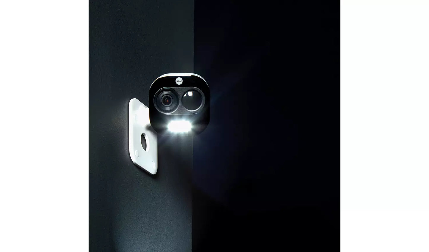 Yale View app live view and motion detection settings on smartphone
