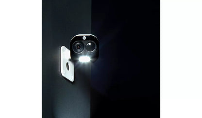 Yale View app live view and motion detection settings on smartphone